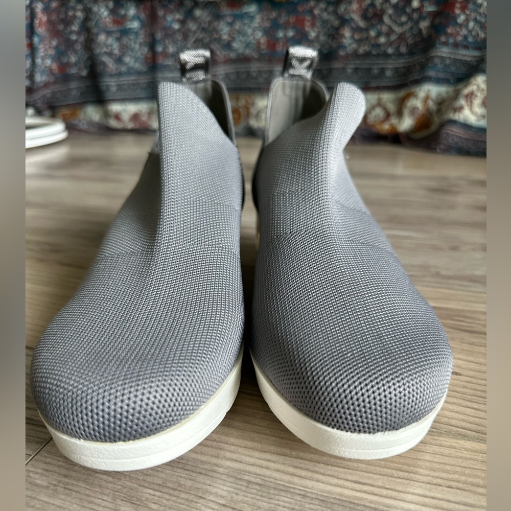 DKNY Angie slip- on Wedge Sneaker SZ 8 - Picture 2 of 10